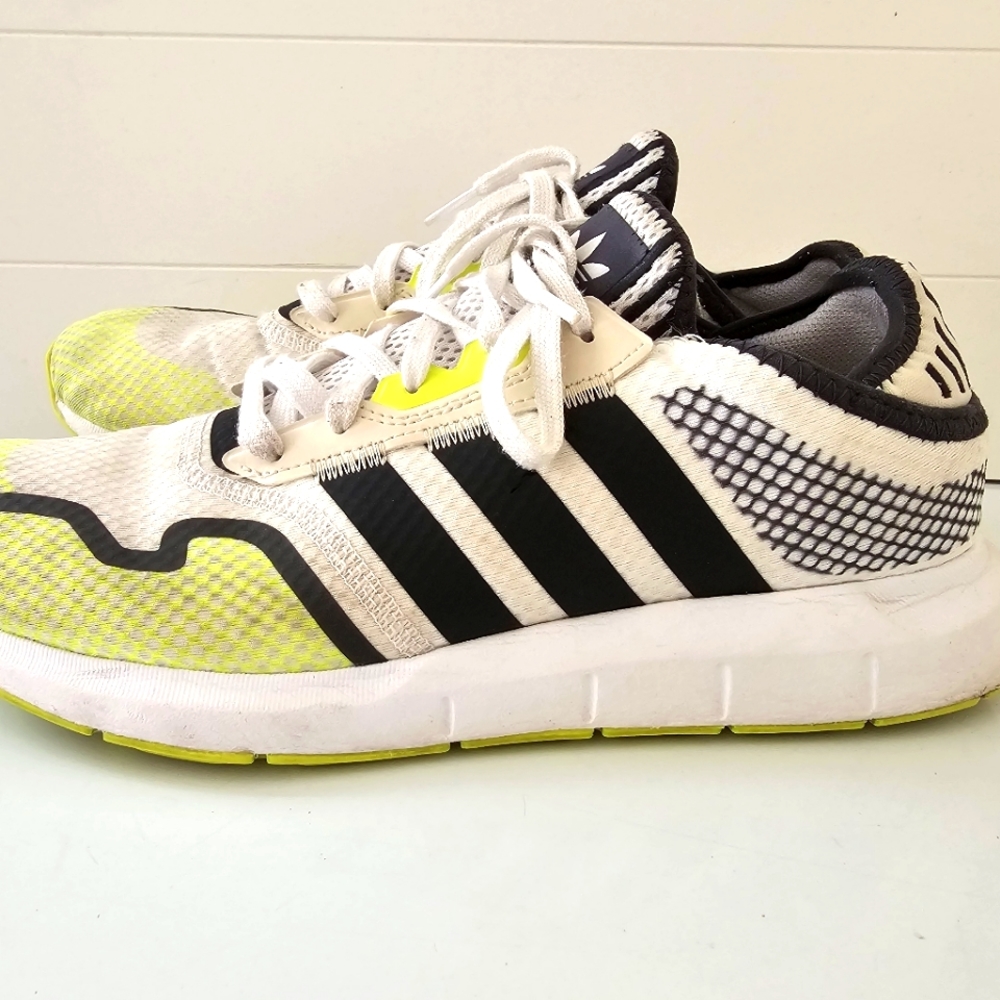 Adidas PRB698001 Swift Running shoes pre-owned